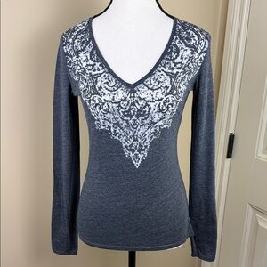 Tahari Top Sweater Gray V-Neck Long Sleeve White Pattern Detail Women's Size S